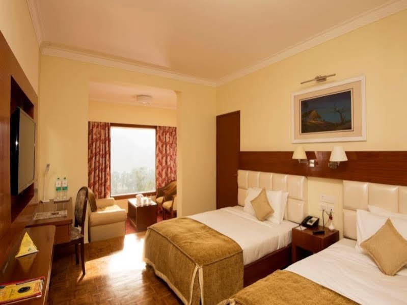 Gem Park Ooty Ξενοδοχείο Εξωτερικό φωτογραφία